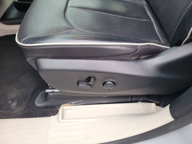 Used 2023 Chrysler Pacifica Limited FWD image 15