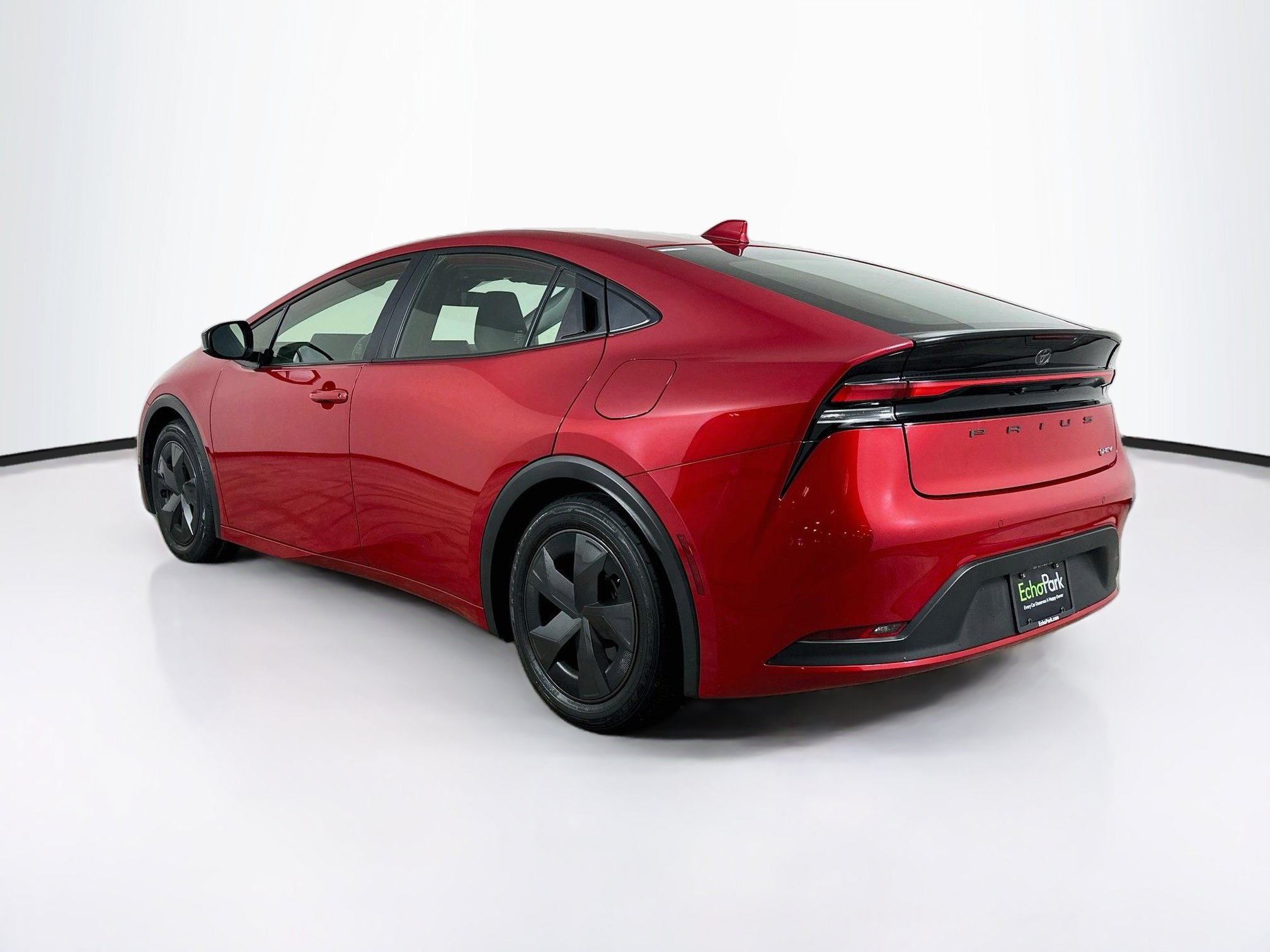 Used 2025 Toyota Prius LE FWD image 5