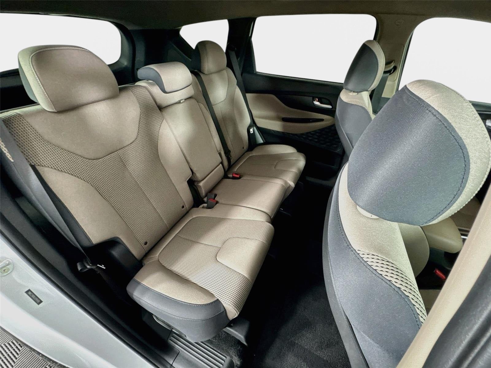 Used 2020 Hyundai Santa Fe SE FWD image 25