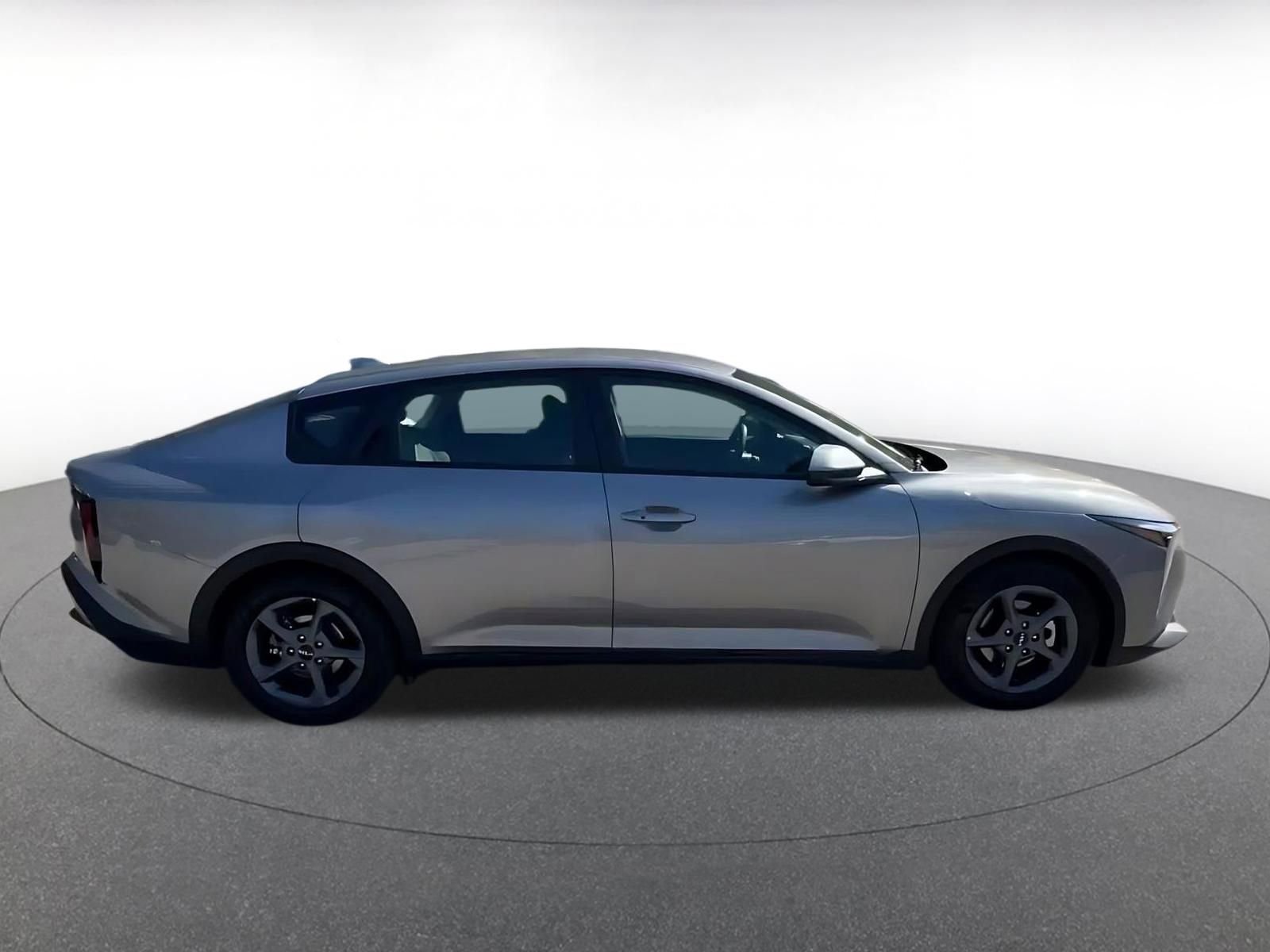 Used 2025 Kia K4 LXS image 15