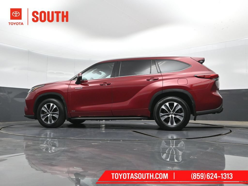 Used 2021 Toyota Highlander XLE AWD/4WD image 44