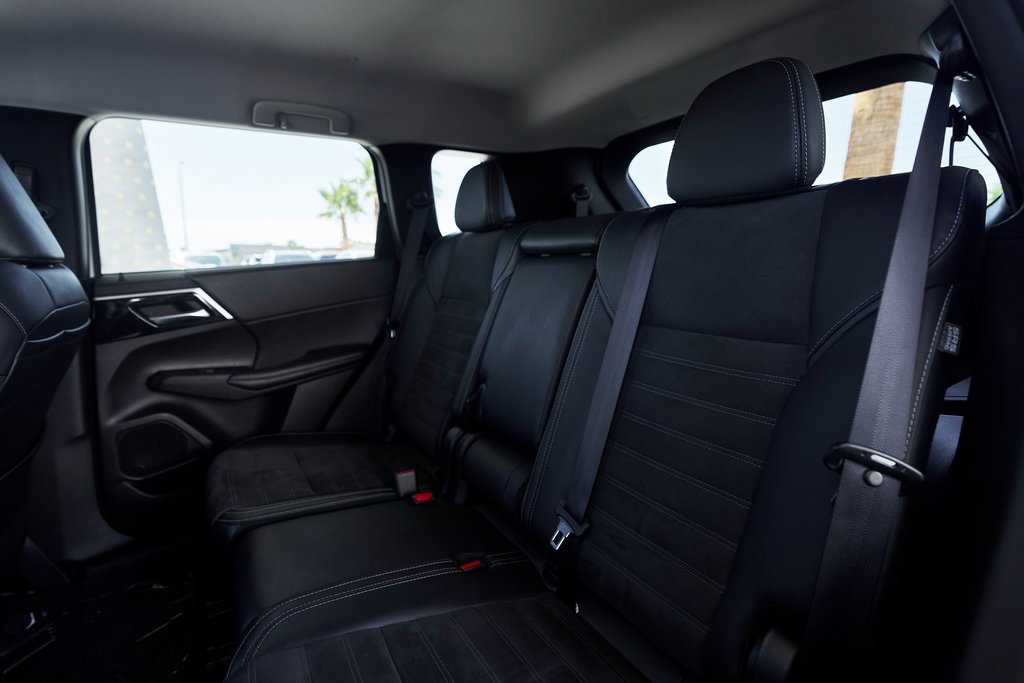 Used 2024 Mitsubishi Outlander SE image 28