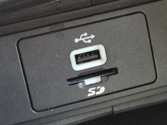 Used 2016 Ford Fusion SE w/ Equipment Group 202A image 8