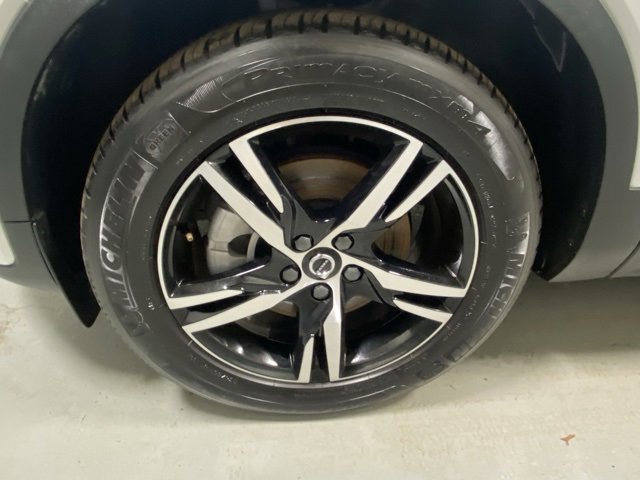 Used 2025 Volvo XC40 B5 Core image 5