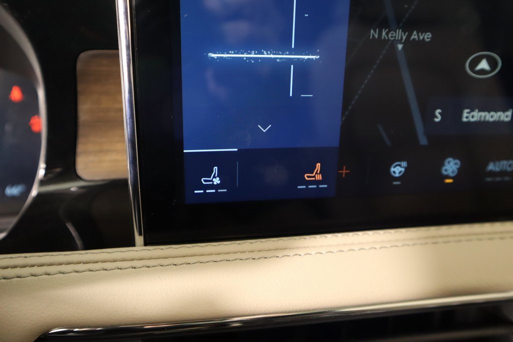 New 2025 Lincoln Corsair Reserve w/ Jet Appearance Package image 8