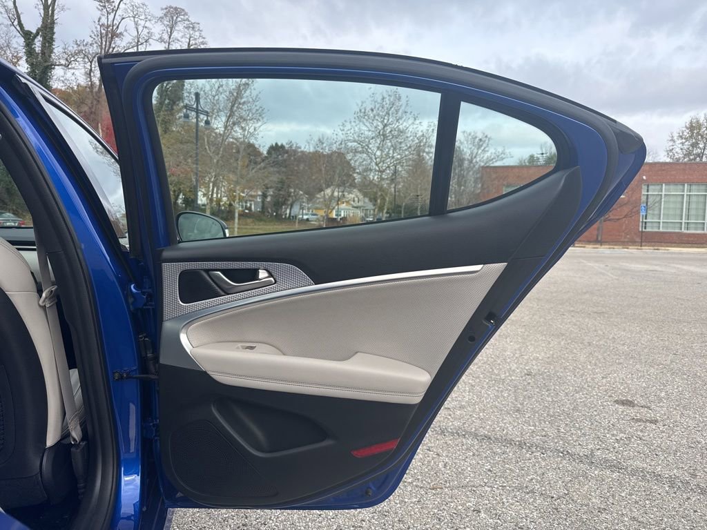 Used 2023 Genesis G70 3.3T w/ Sport Advanced Package image 30