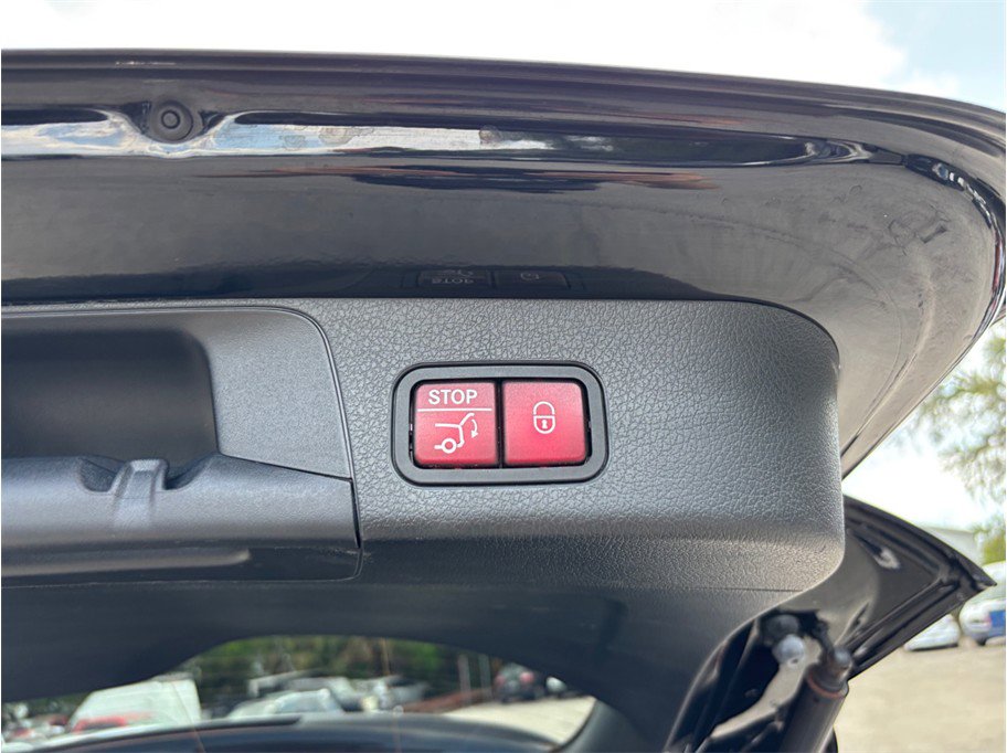 Used 2020 Mercedes-Benz GLB 250 4MATIC w/ Premium Package image 45