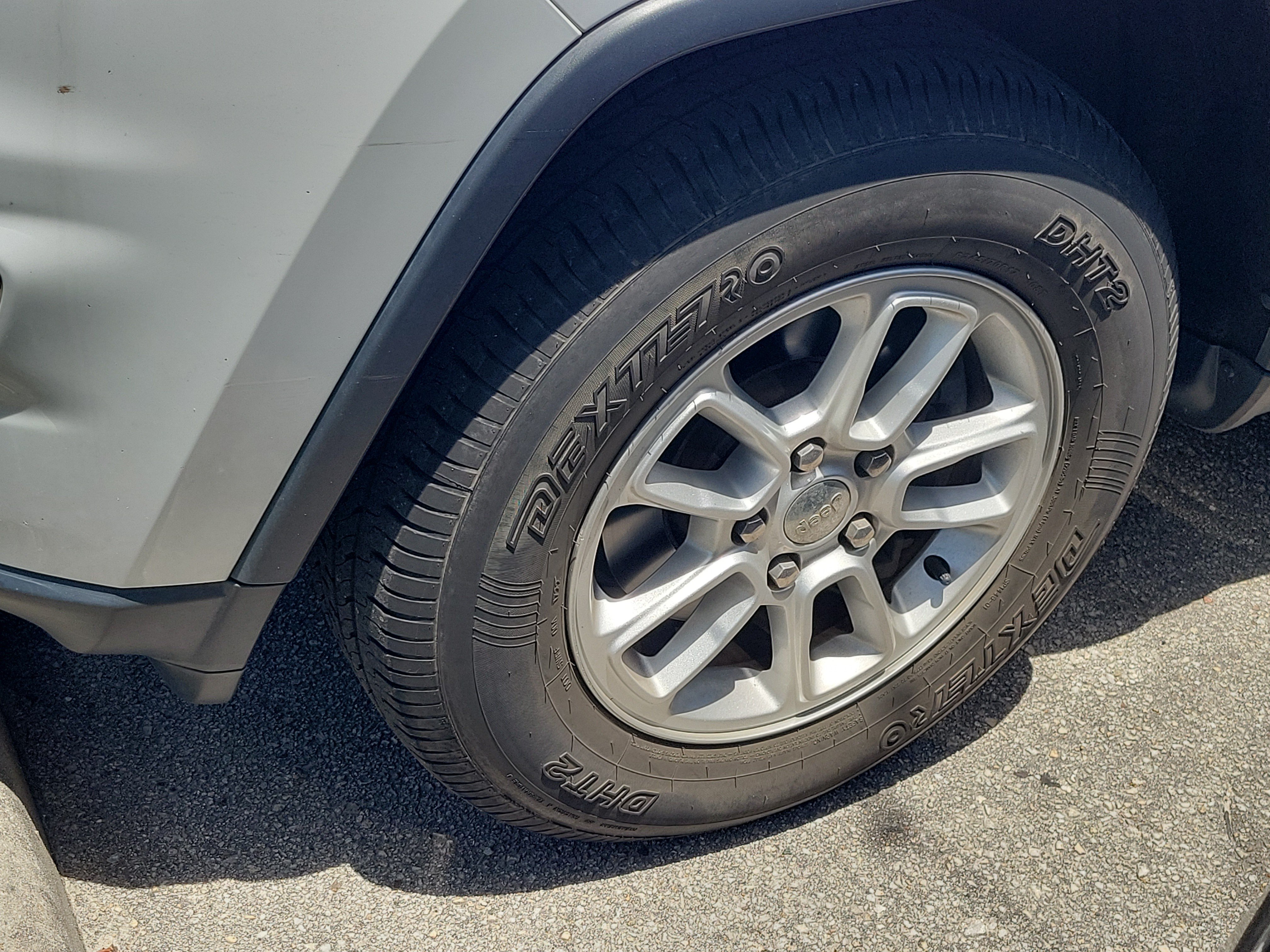 Used 2018 Jeep Grand Cherokee Laredo RWD image 4