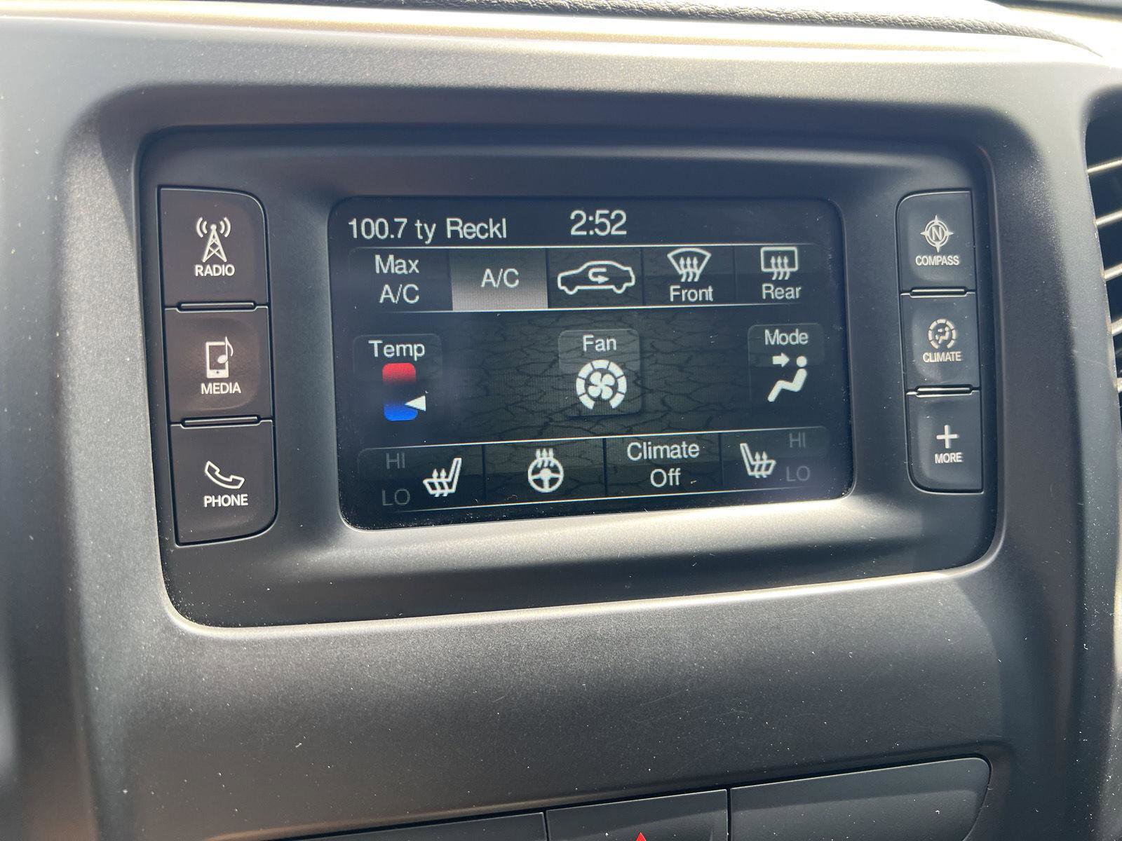 Used 2015 Jeep Cherokee Sport w/ Cold Weather Group FWD image 30