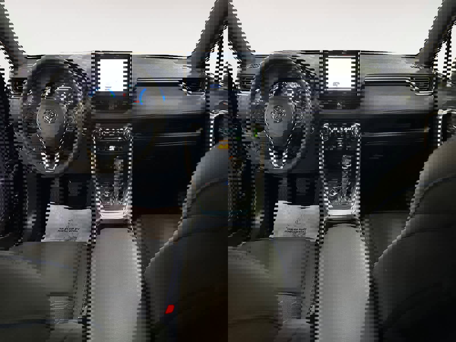 Used 2025 Toyota RAV4 SE image 19