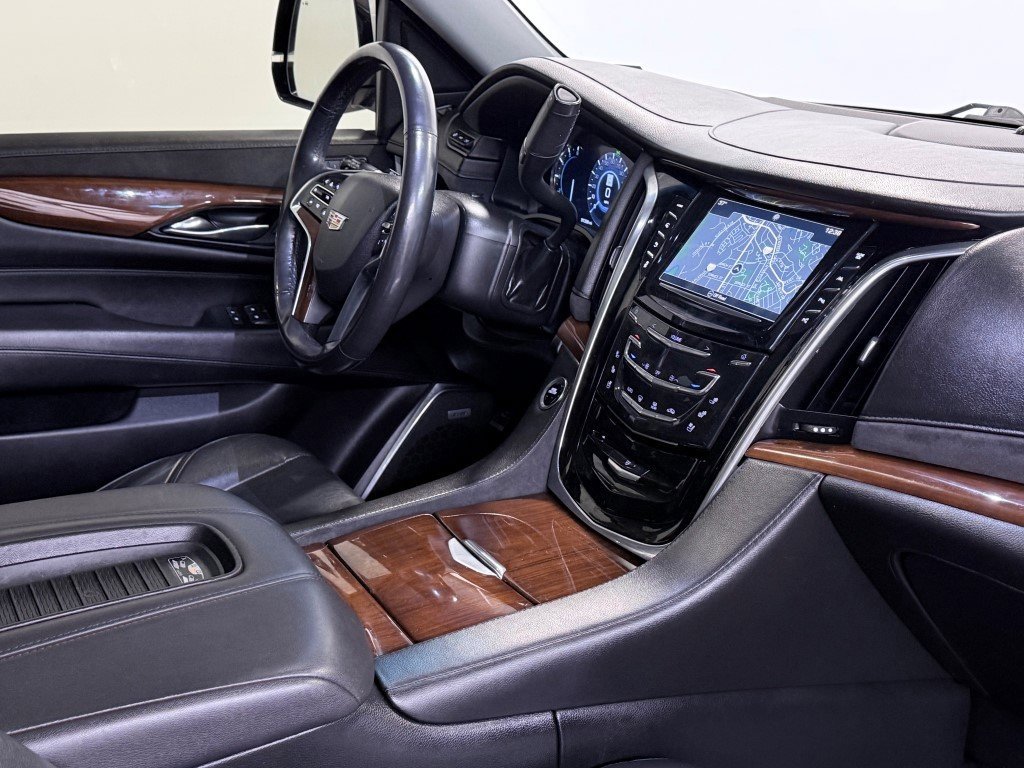 Used 2018 Cadillac Escalade Luxury image 10