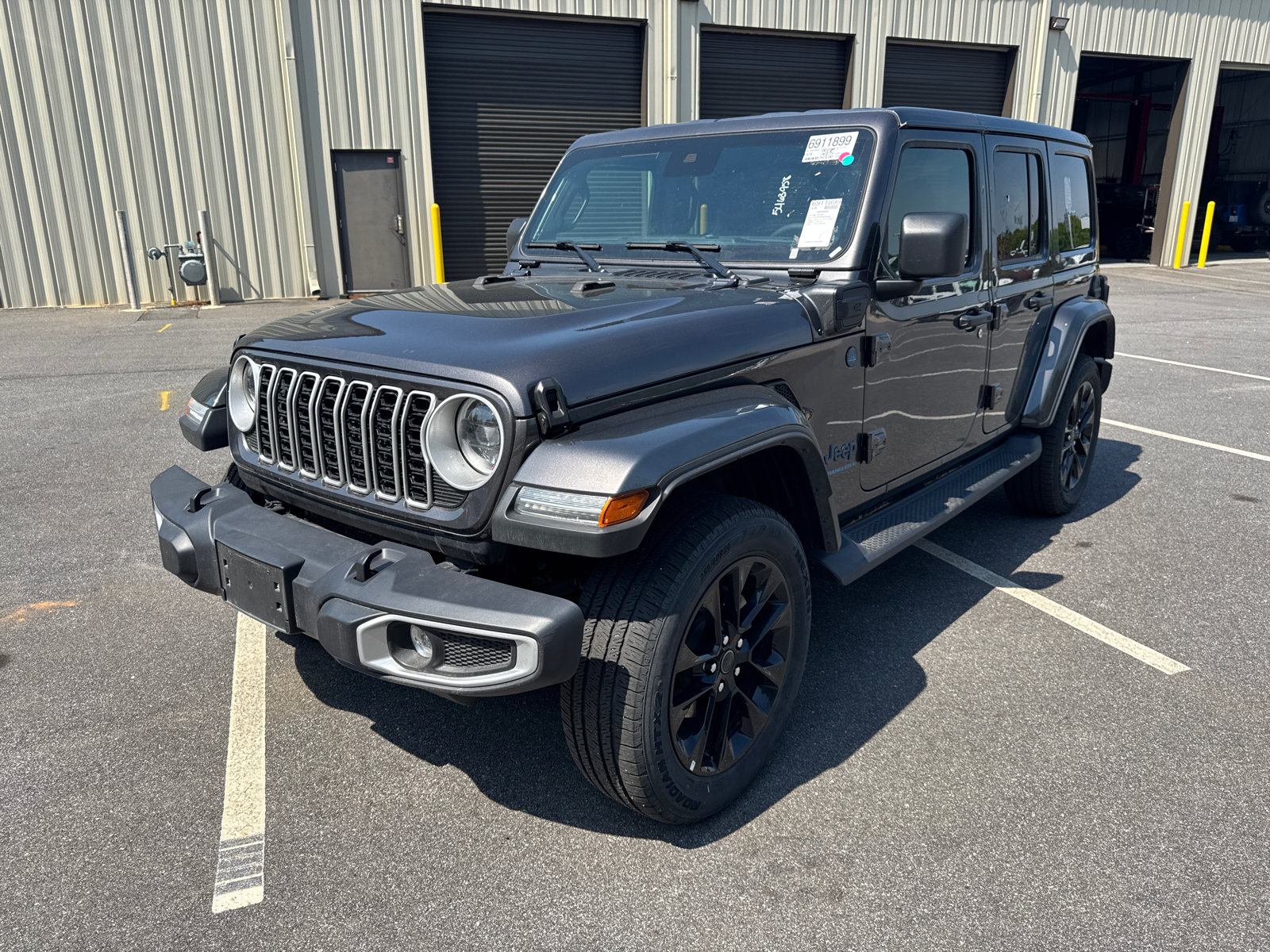 Used 2025 Jeep Wrangler Unlimited Sahara AWD/4WD video 2