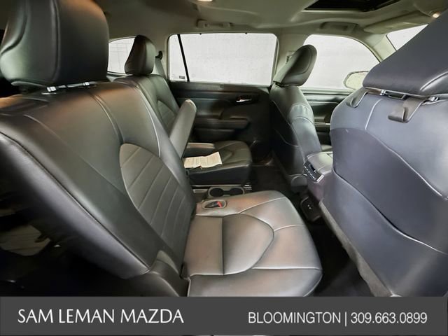 Used 2021 Toyota Highlander XLE AWD/4WD image 26