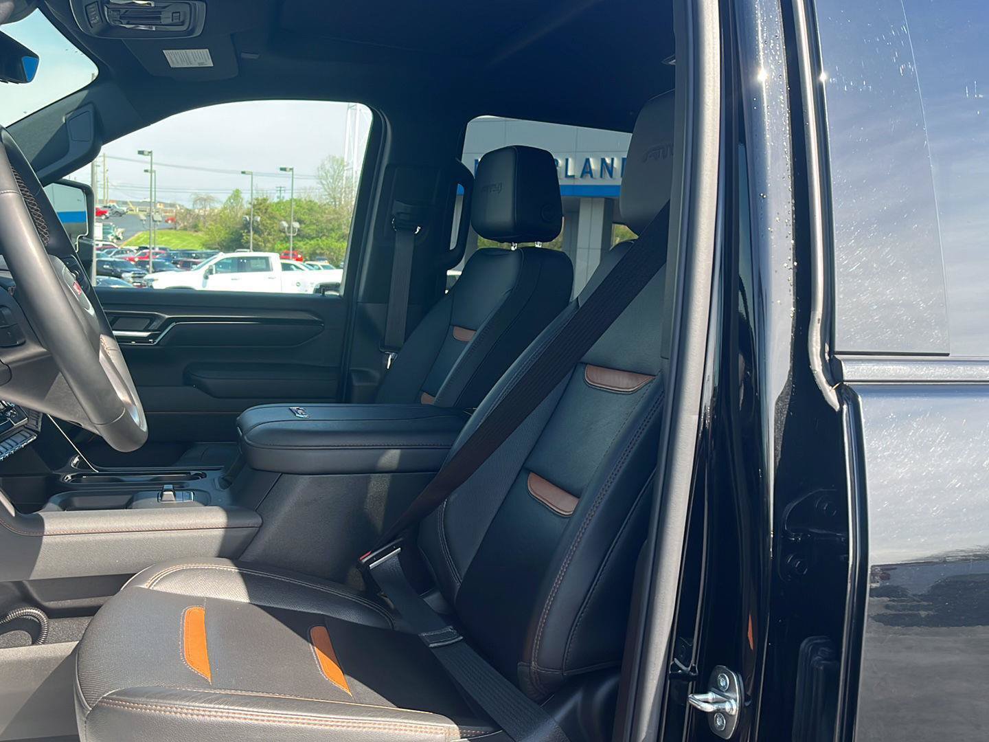 Used 2024 GMC Sierra 2500 AT4 w/ AT4 Premium Plus Package AWD/4WD image 20
