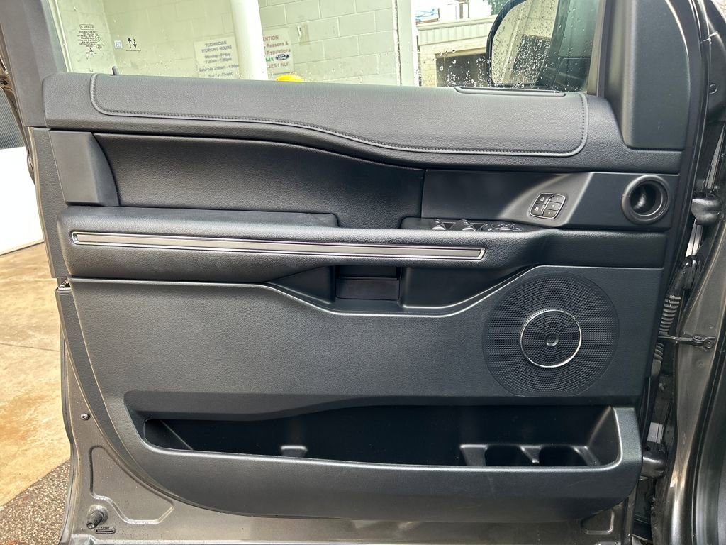 Used 2020 Ford Expedition XLT w/ Equipment Group 202A image 9