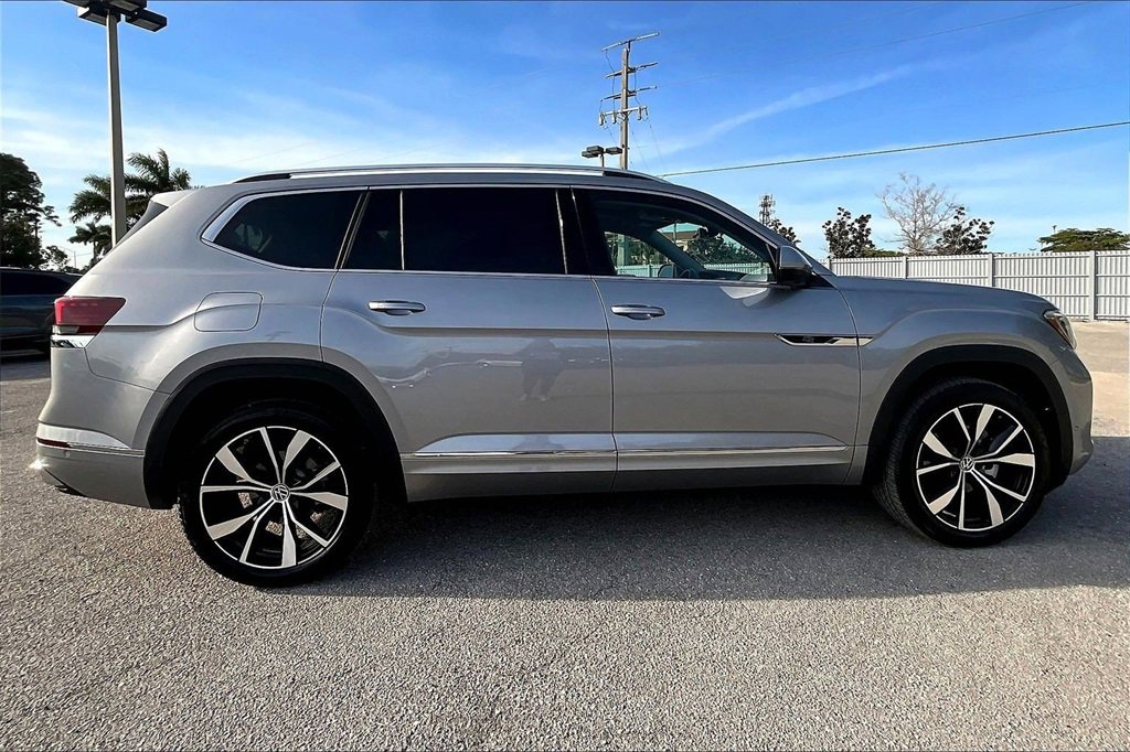 Used 2025 Volkswagen Atlas SEL Premium R-Line image 4