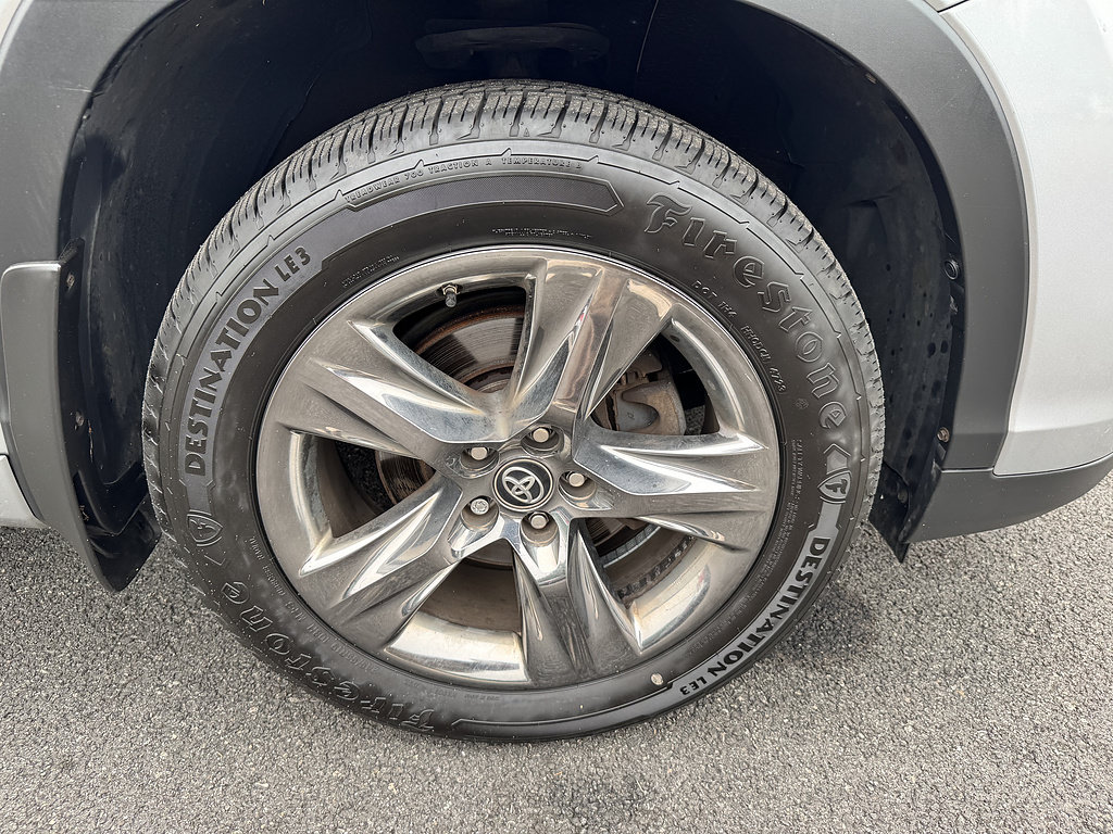 Certified 2017 Toyota Highlander Limited Platinum w/ Carpet Mat Package AWD/4WD image 26