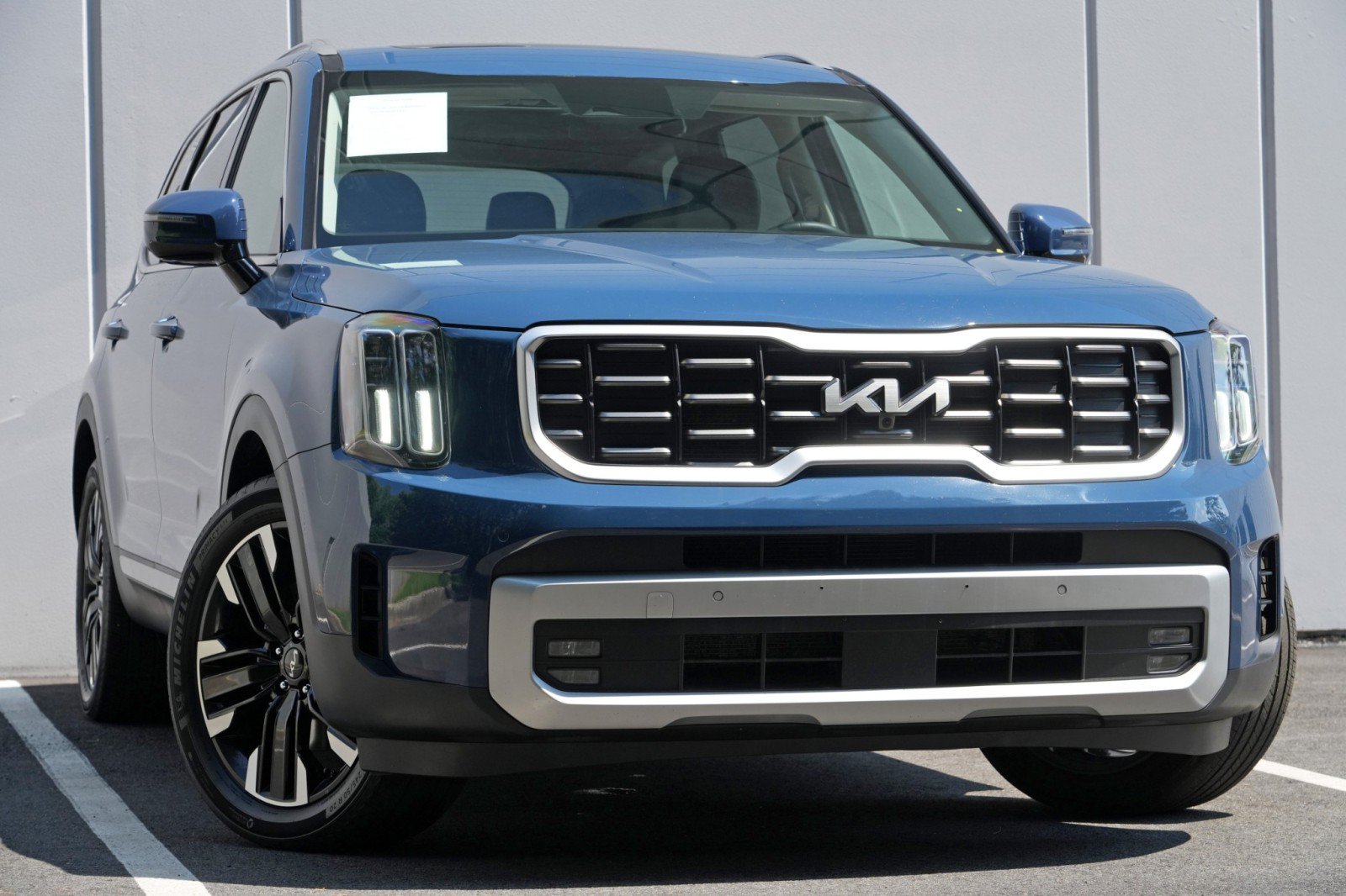 Used 2023 Kia Telluride SX AWD/4WD image 2