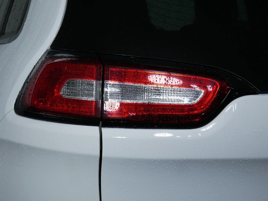 Used 2016 Jeep Cherokee Limited image 12