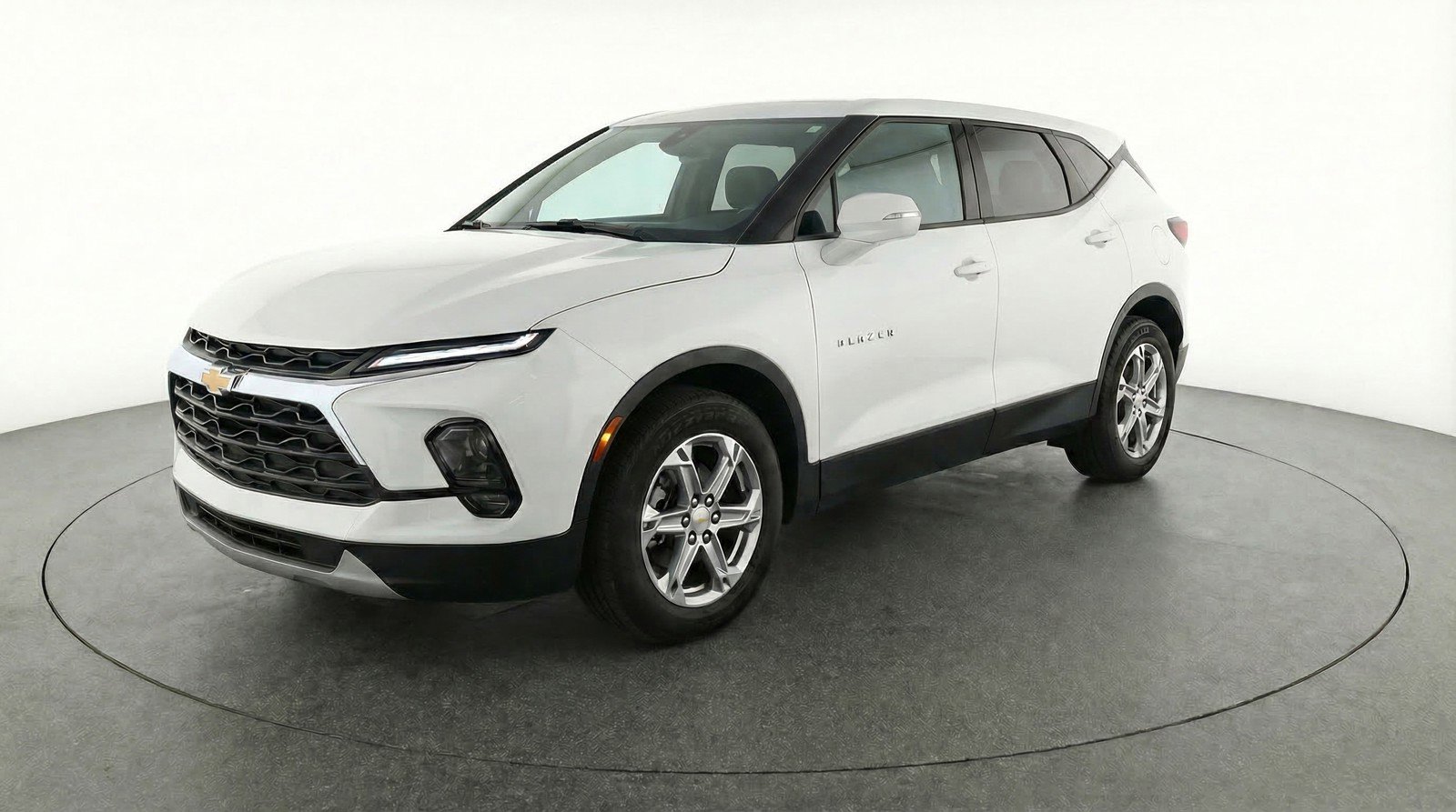 Used 2025 Chevrolet Blazer LT image 3