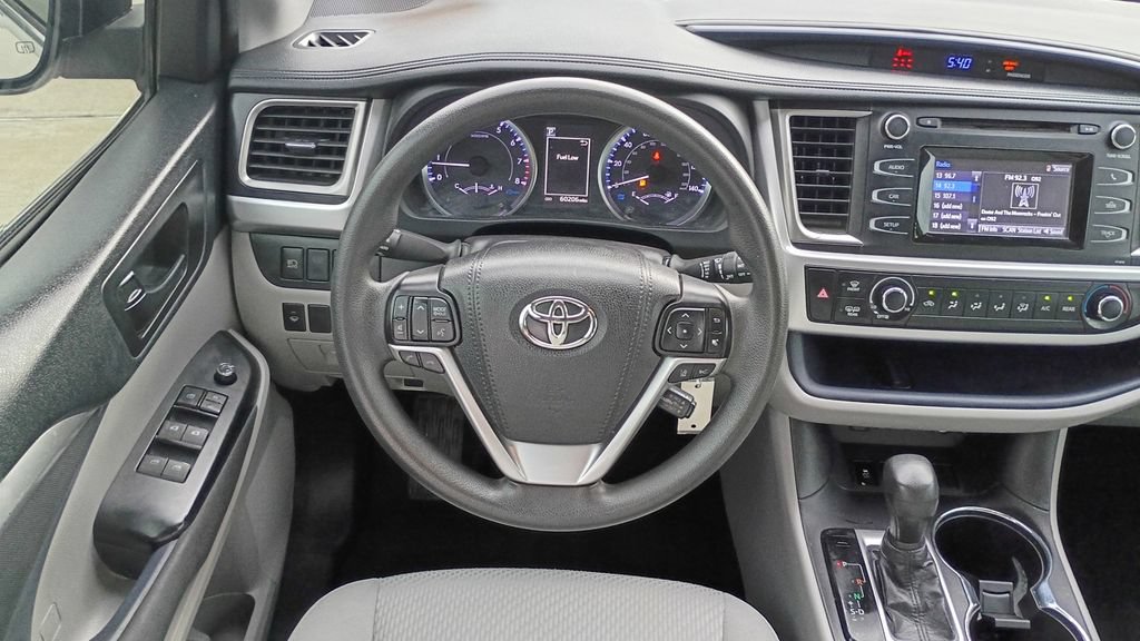 Used 2019 Toyota Highlander LE FWD image 29