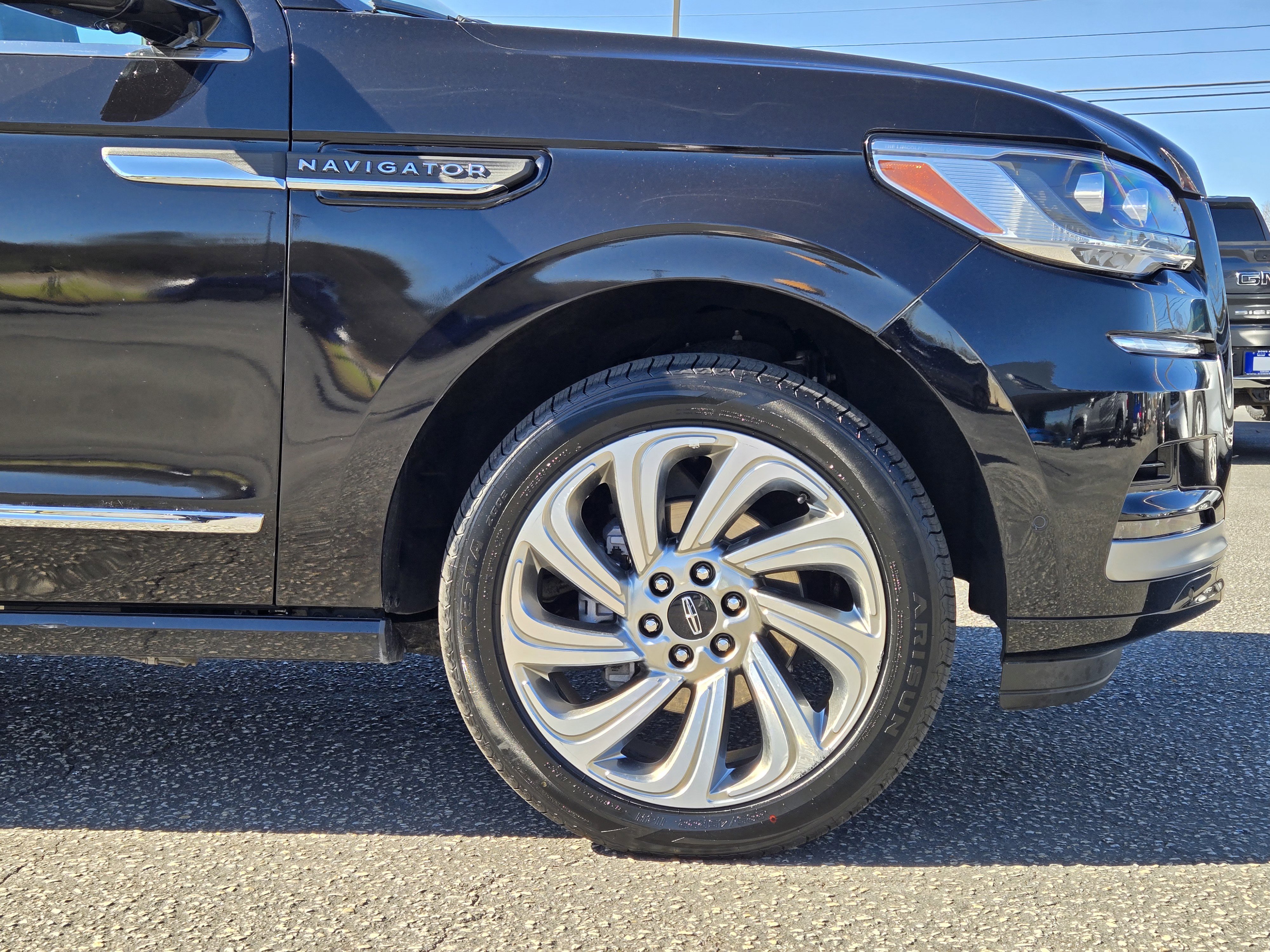 Used 2024 Lincoln Navigator Reserve image 11