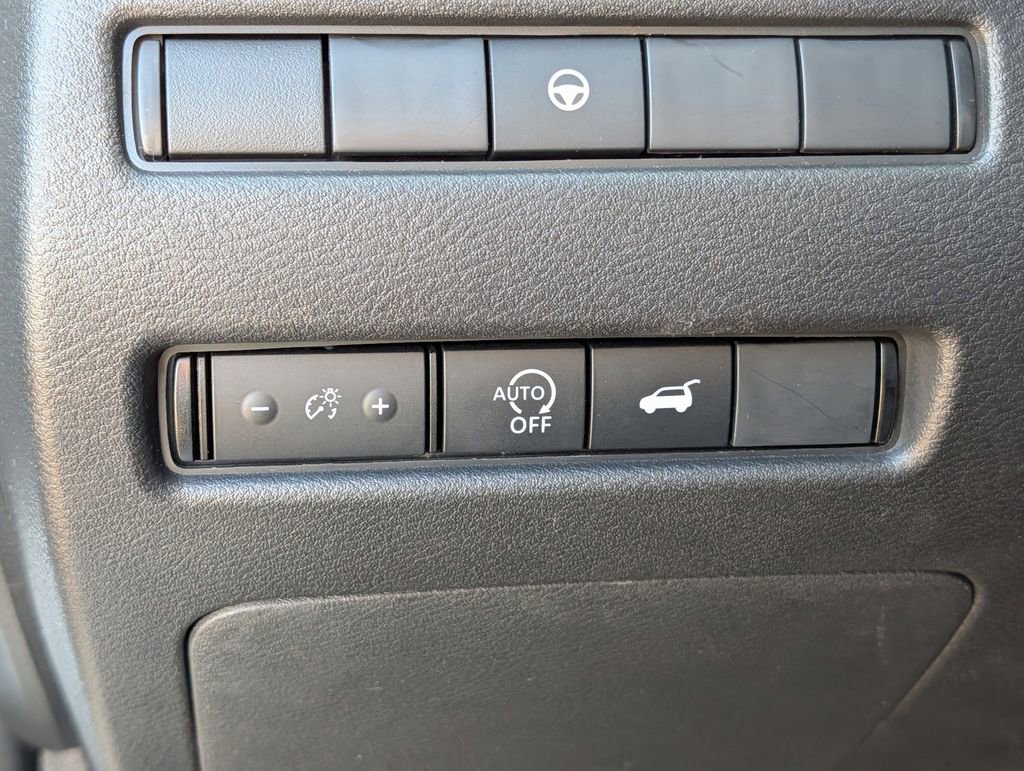 Used 2025 Nissan Rogue SV AWD/4WD image 33