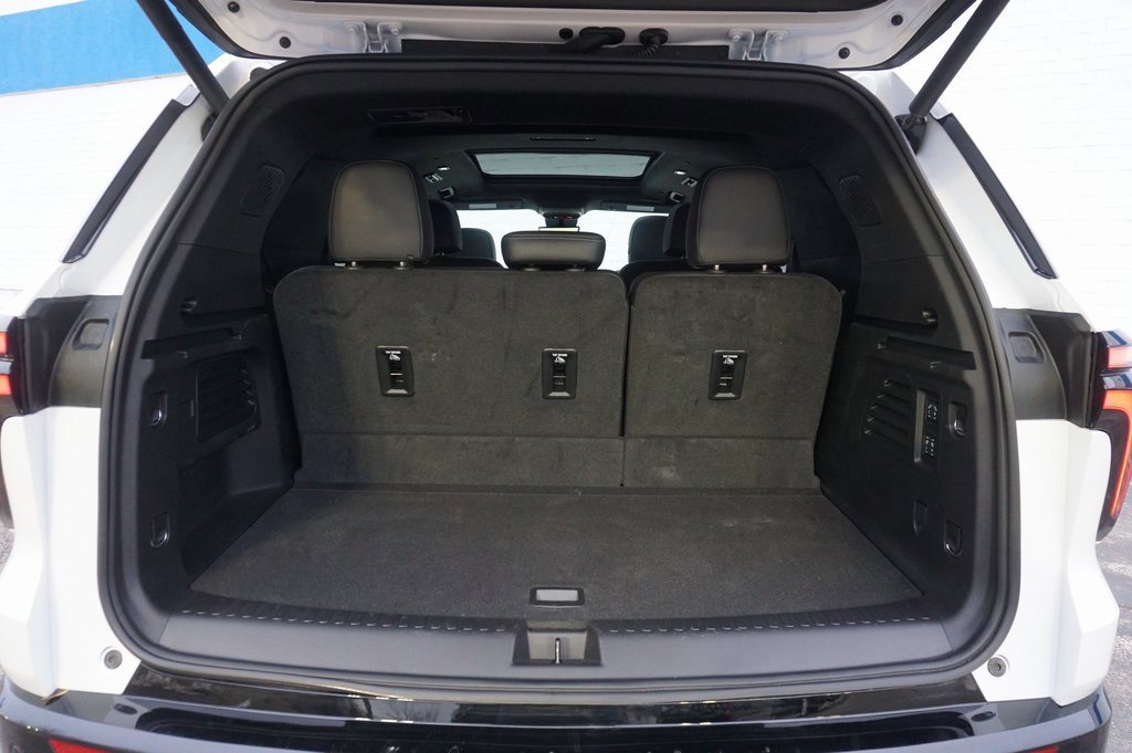 Certified 2025 Chevrolet Traverse High Country image 34