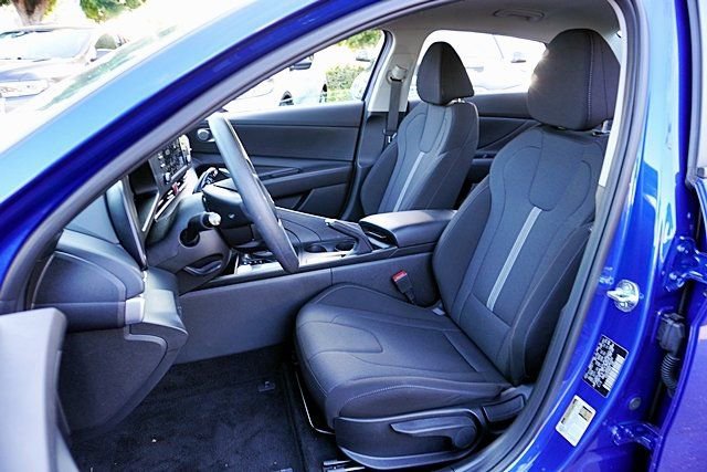 Certified 2025 Hyundai Elantra SE w/ Cargo Package image 14