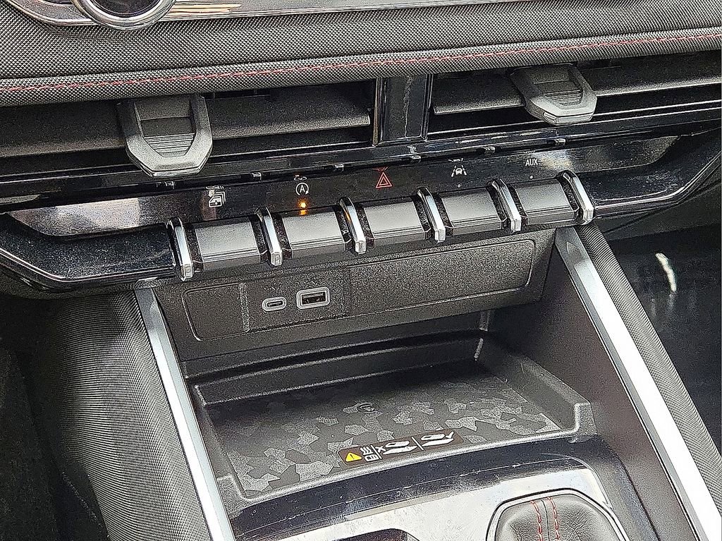 Used 2025 Chevrolet Colorado Z71 w/ Technology Package image 27