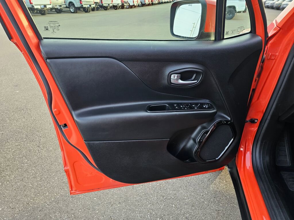 Used 2017 Jeep Renegade Altitude w/ Safety & Security Group image 16