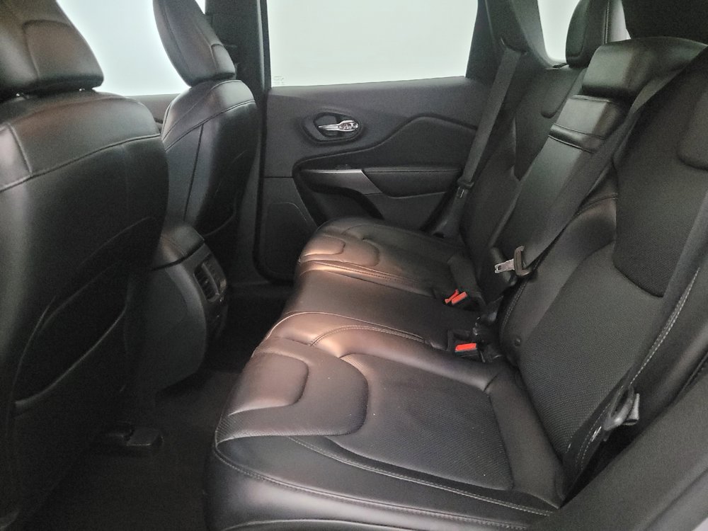 Used 2019 Jeep Cherokee Limited AWD/4WD image 18
