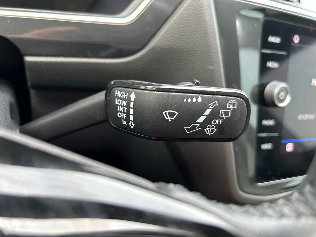 Used 2020 Volkswagen Tiguan SEL FWD image 22