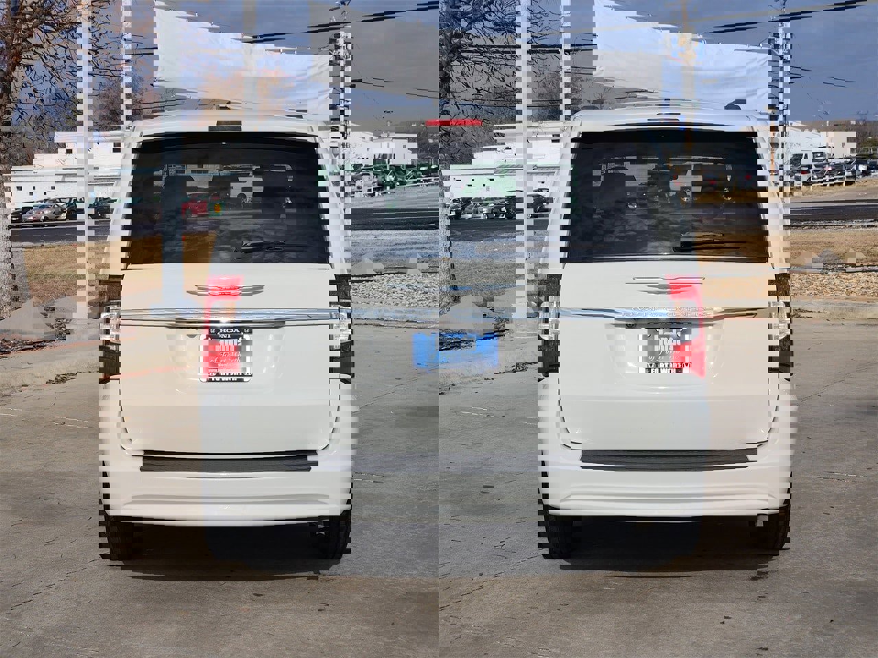 Used 2011 Chrysler Town & Country Touring-L image 6