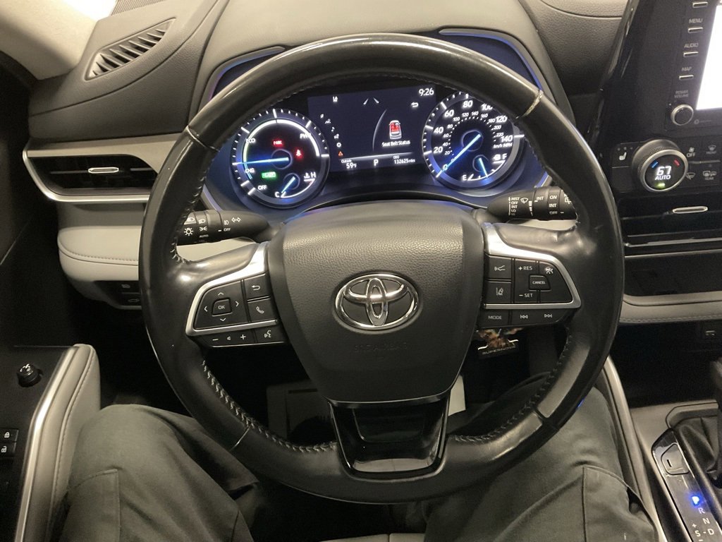 Used 2021 Toyota Highlander XLE image 4