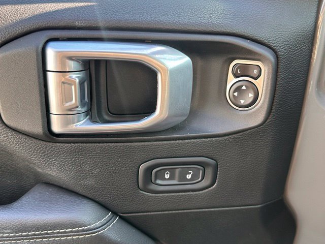 Used 2022 Jeep Wrangler Unlimited Sahara w/ Cold Weather Group AWD/4WD image 17