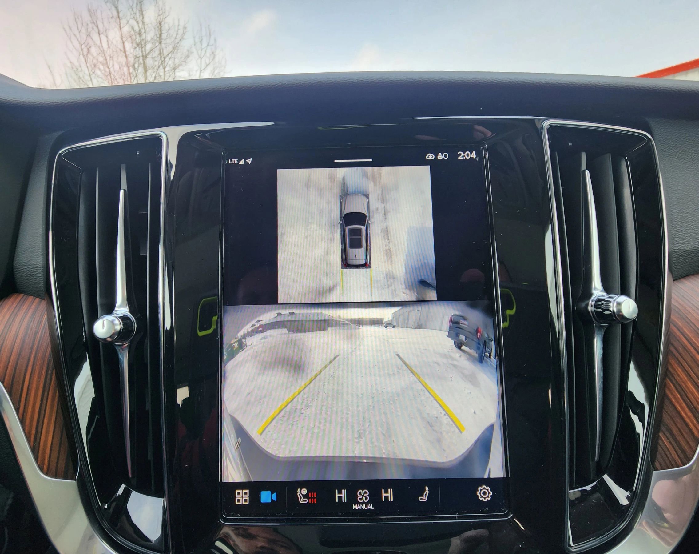 Used 2025 Volvo V60 B5 Cross Country Plus image 32