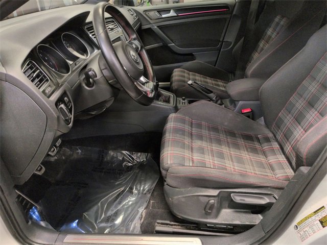 Used 2016 Volkswagen Golf S image 13