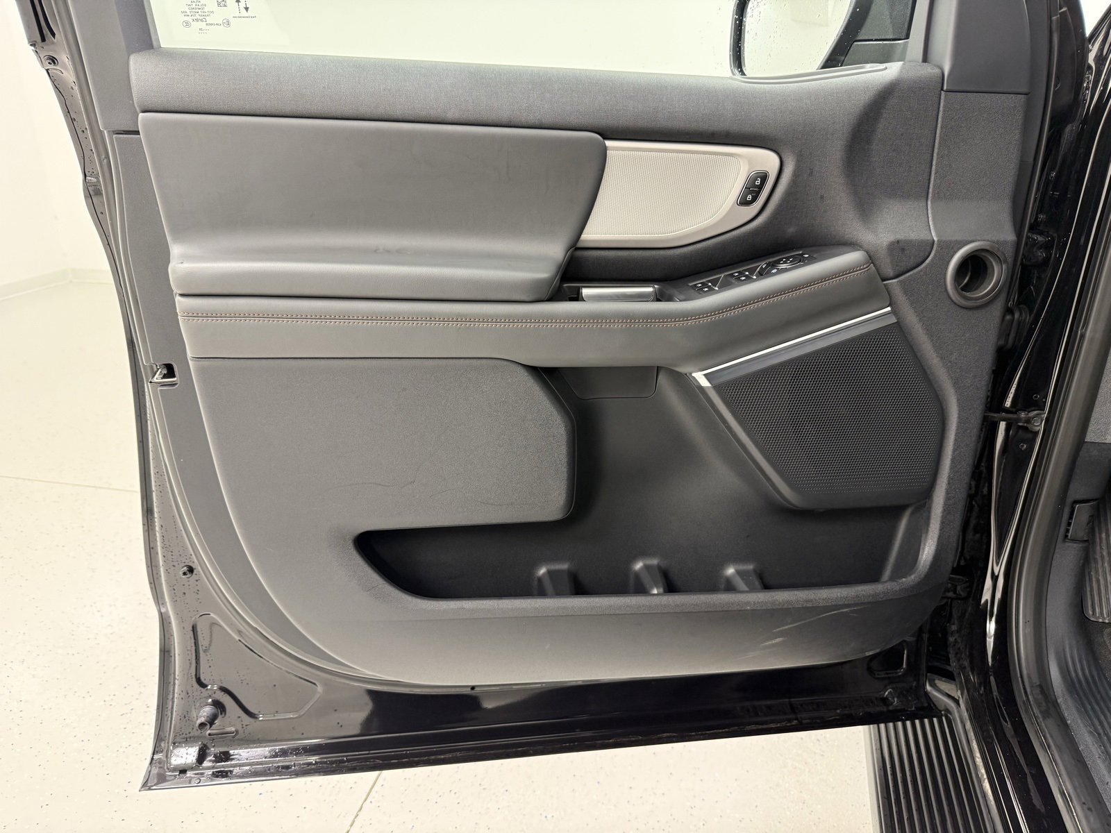 Used 2025 Ford Expedition Active image 12