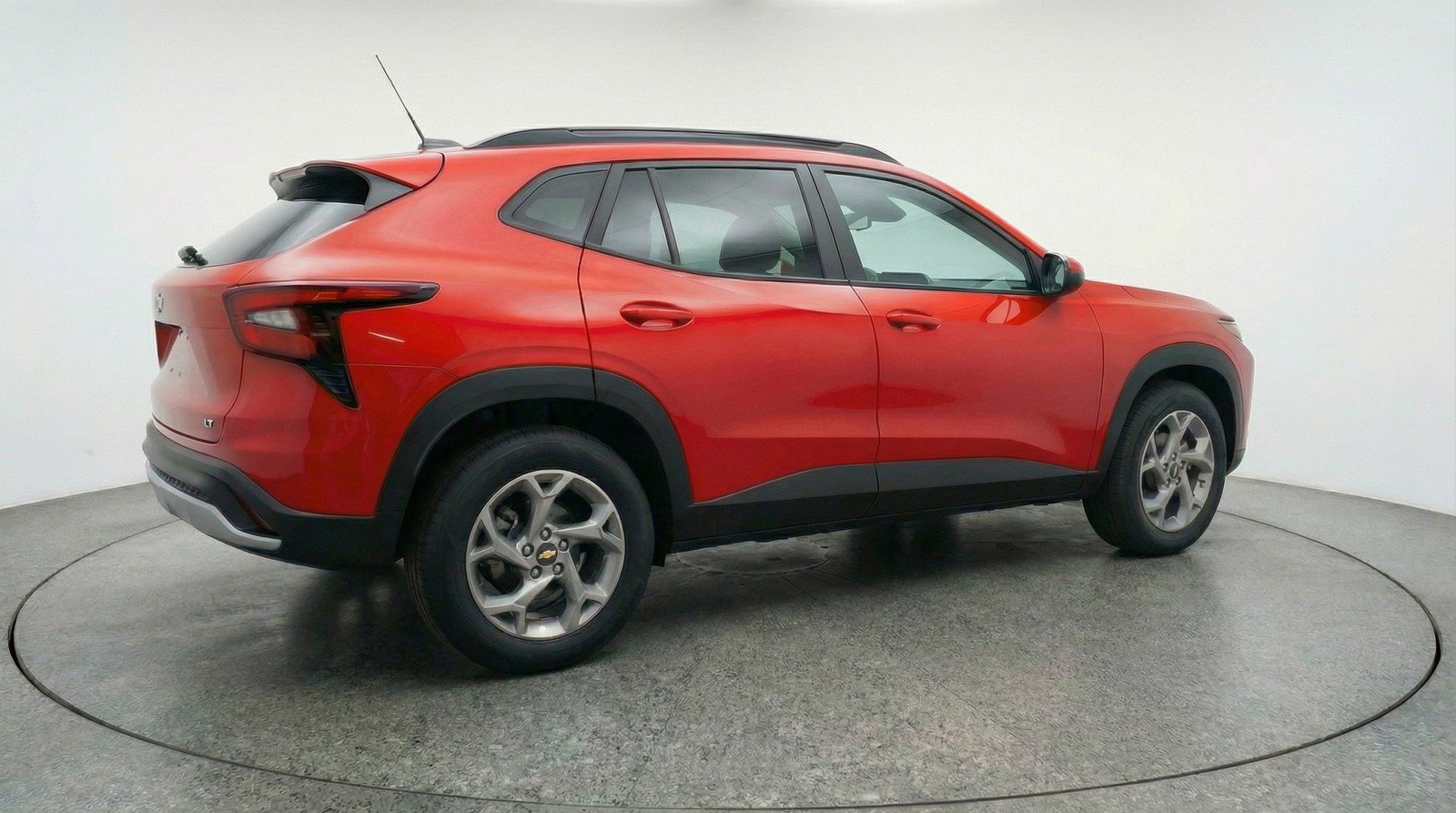Used 2025 Chevrolet Trax LT FWD image 9