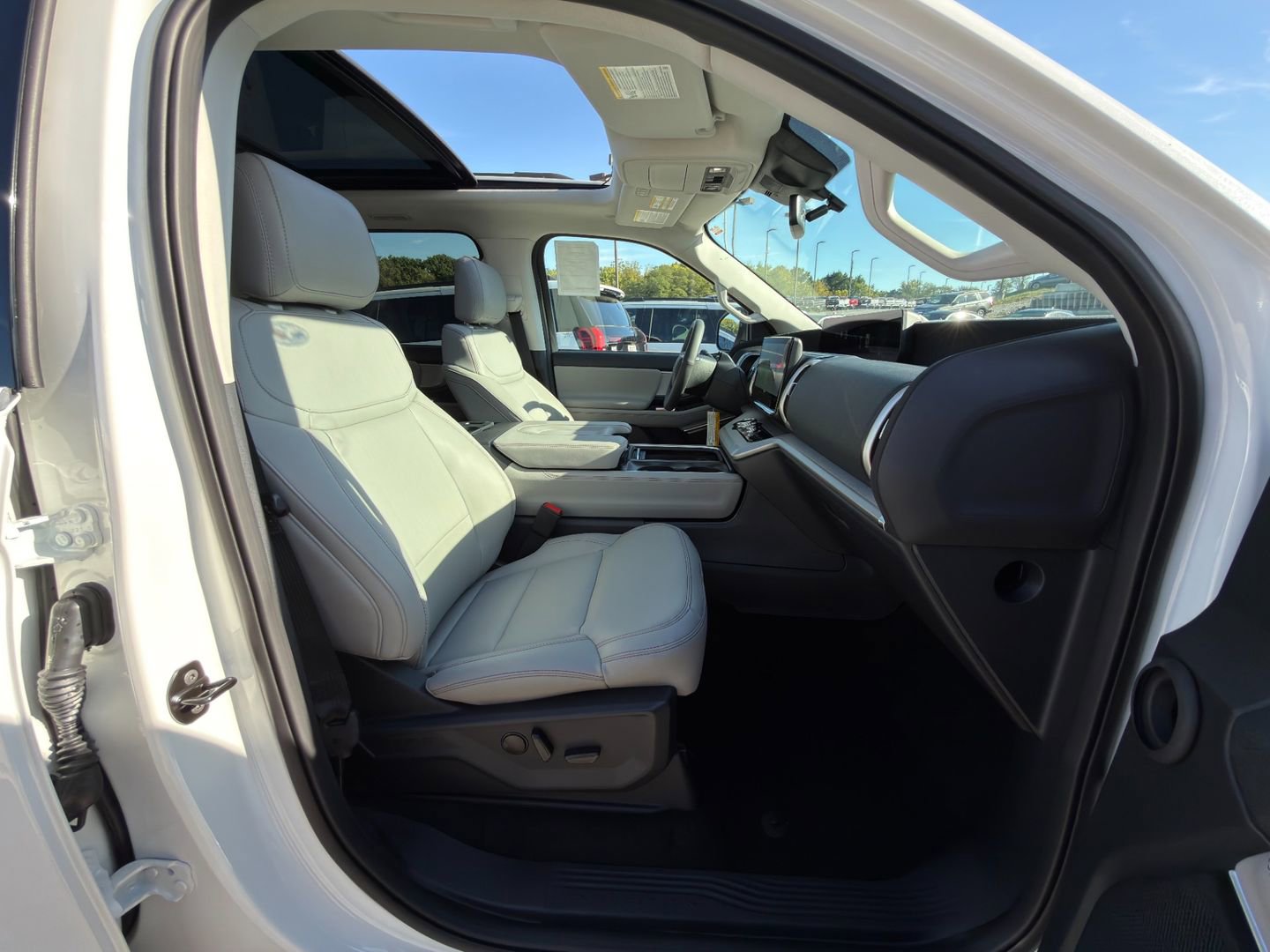 New 2025 Ford Expedition Active image 10