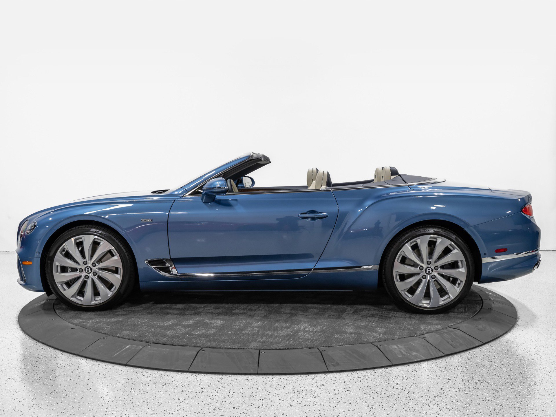 Used 2024 Bentley Continental GT V8 AWD/4WD image 4