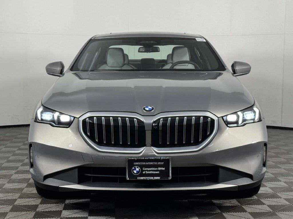 Used 2024 BMW 530i xDrive w/ Premium Package AWD/4WD image 6