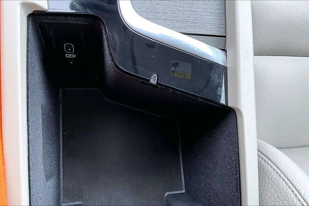 Certified 2023 Volvo XC60 B5 Plus image 15