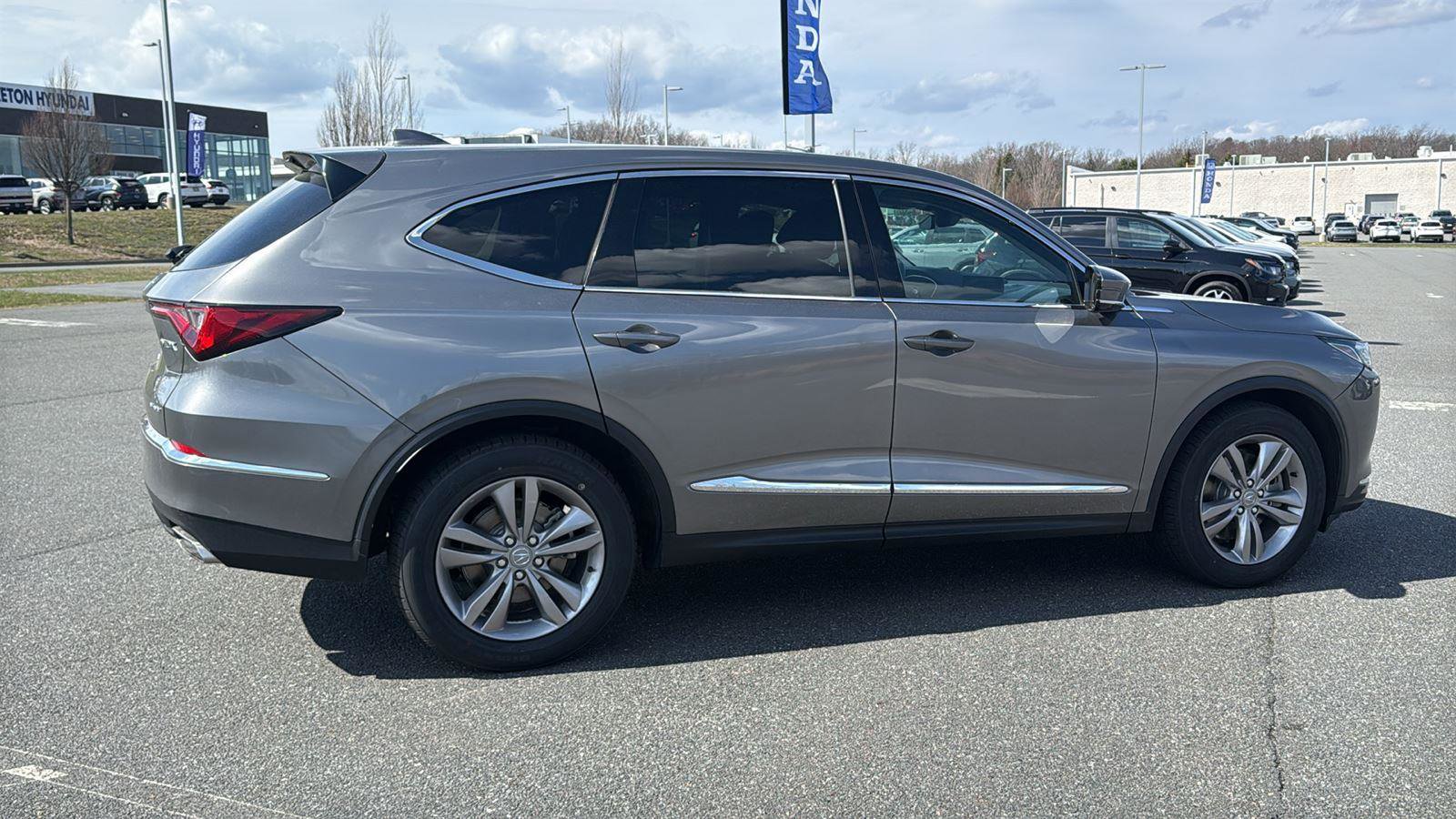 Used 2023 Acura MDX SH-AWD image 4