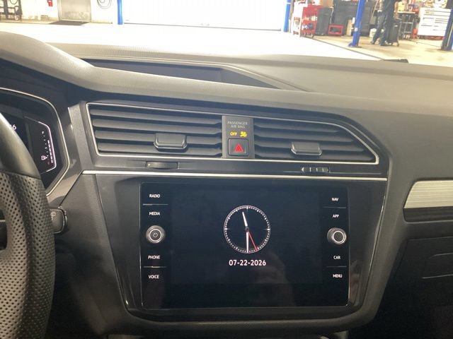 Used 2024 Volkswagen Tiguan SEL R-Line AWD/4WD image 9