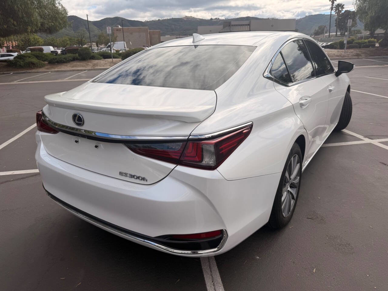 Used 2020 Lexus ES 300h FWD image 9