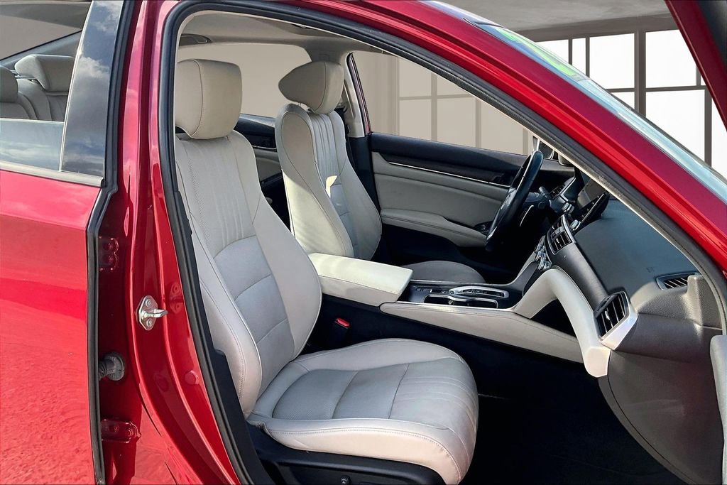 Used 2020 Honda Accord Touring image 29