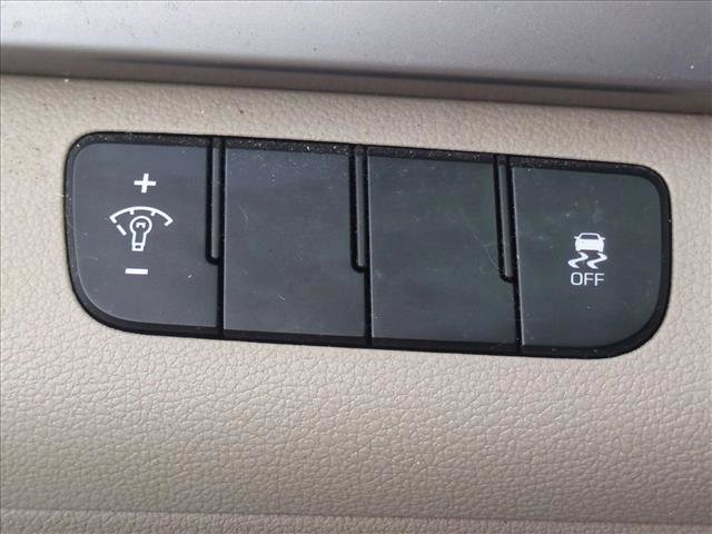 Used 2017 Hyundai Elantra SE image 14