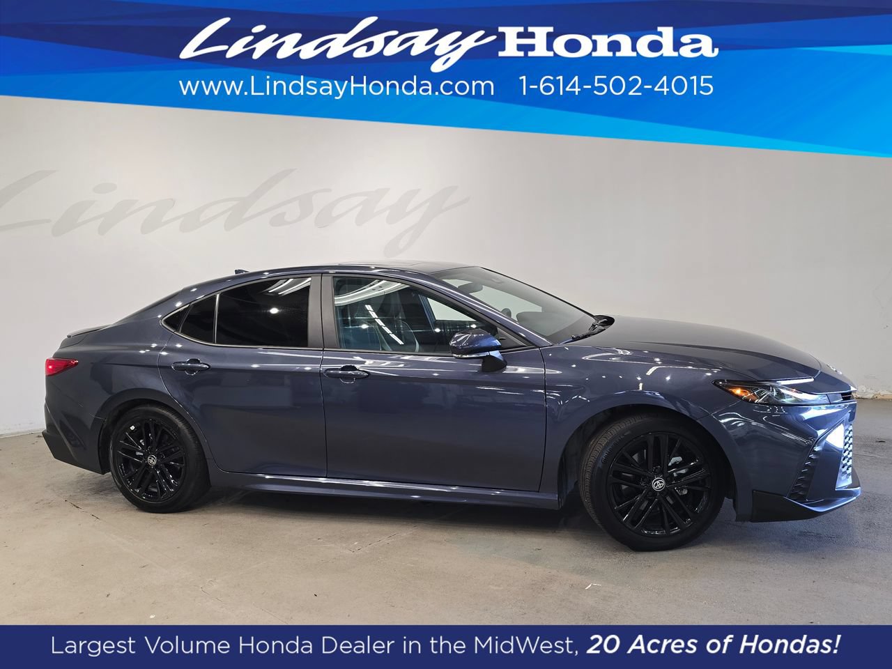 Used 2026 Toyota Camry SE FWD image 3